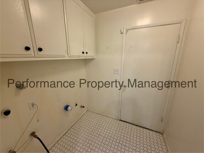 Building Photo - Stunning 3 Bed/2.5 Bath + Shop w/ Resident Benefits Package & $0 Security Deposit Option