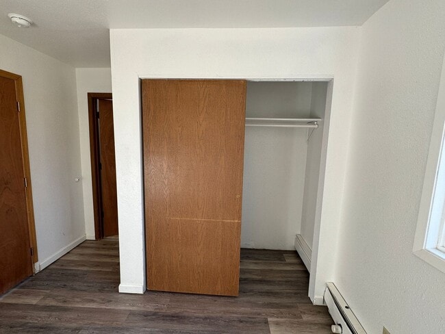 Building Photo - 1 BD, 1 BA Apartment Nestled Back on a Cul-de-Sac