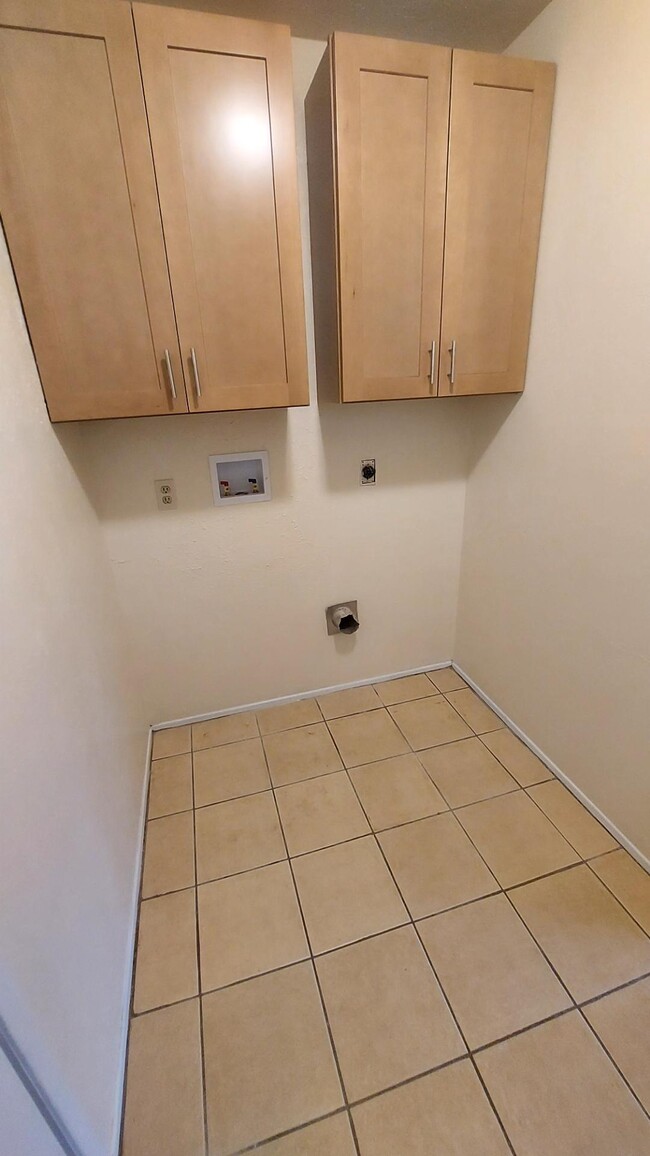 The Laundry Room has New Cabinets. The Pantry is Opposite This Set-Up - 5538 W Ridgecreek Dr