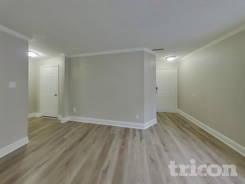 Building Photo - 4518 Connaught W Dr