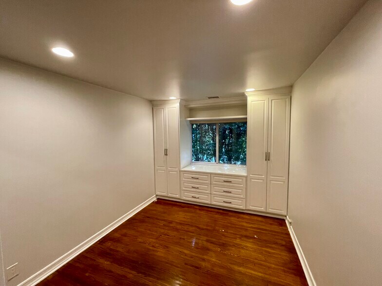 Building Photo - 5017 Edgewood Pl