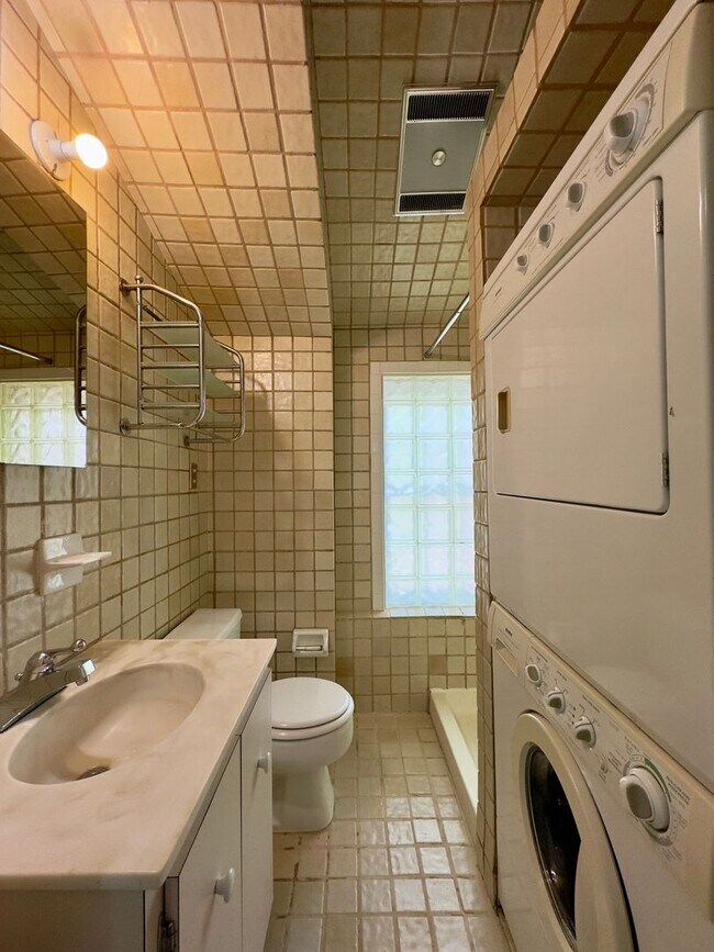 Building Photo - Charming 1 Bedroom Townhome ~ Ridgely's Delight