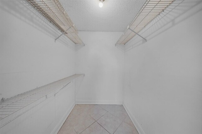 Building Photo - 1391 S Ocean Blvd