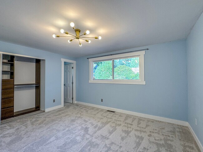 Building Photo - 9300 NE 132nd Pl