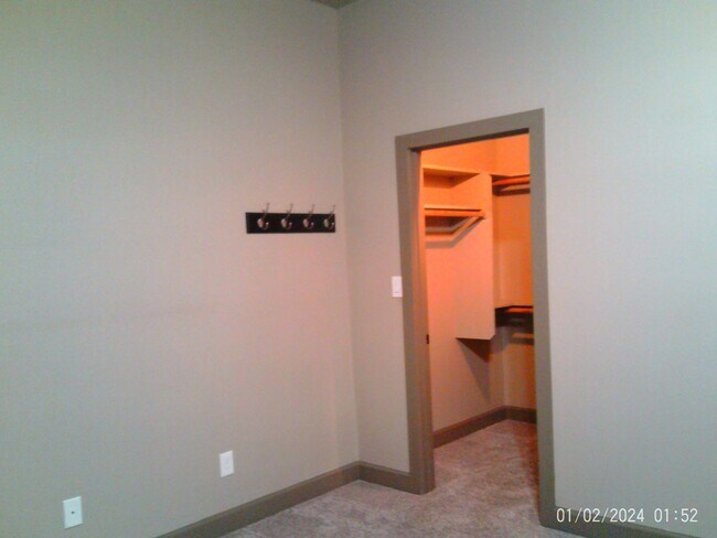 Building Photo - CUSTOM BUILT IN GATED SOUTHERN OAKS !!!  APPLICATION PENDING