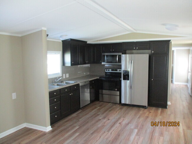 Building Photo - 24671 Ridgecrest Rd