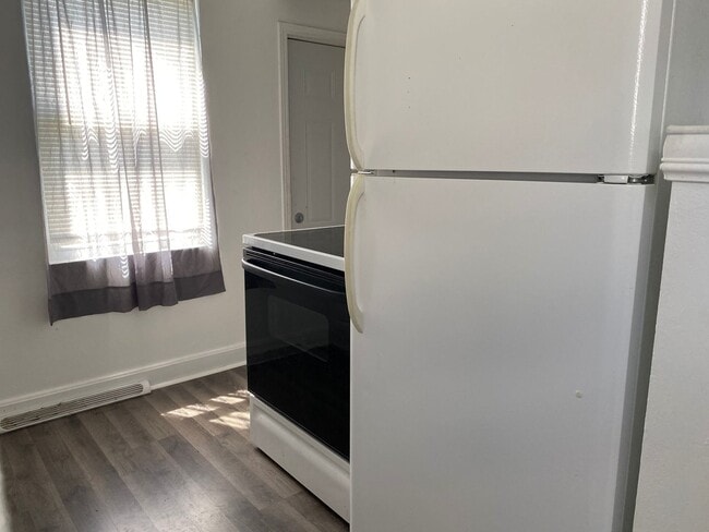 Building Photo - 1212 Evergreen Ave