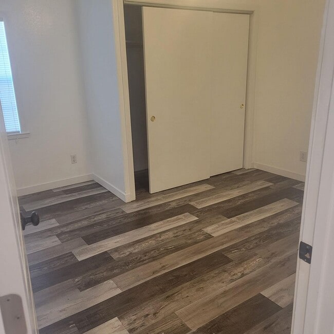 Building Photo - 2 Bedroom 1 Bath- Home