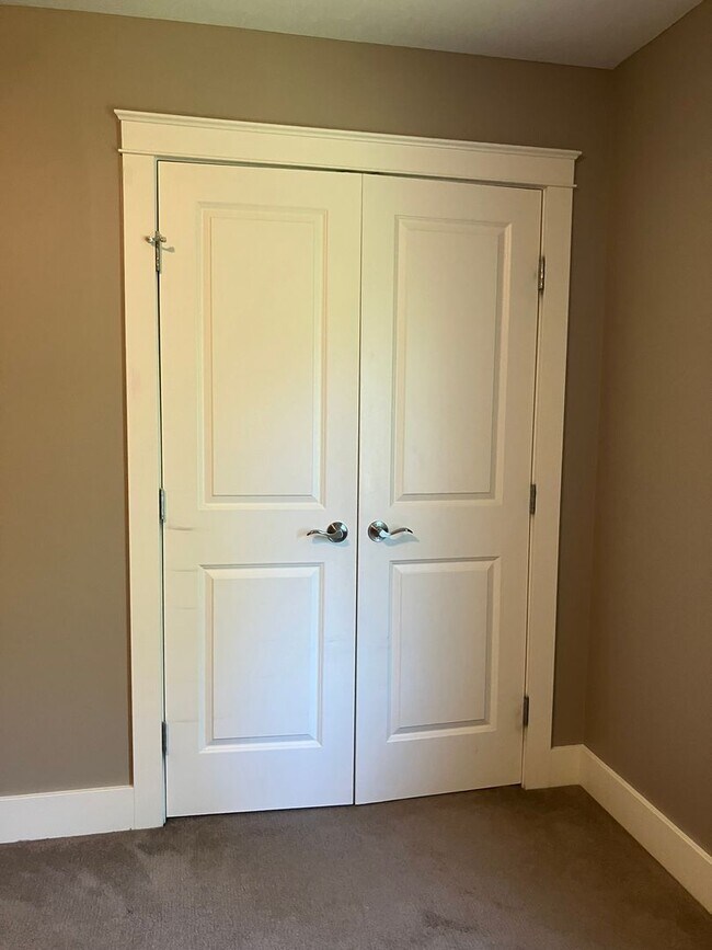 Building Photo - Maintenance free 3 bedroom 2.5 bath home in Stow