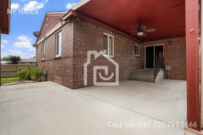 Building Photo - 3002 Krameria St