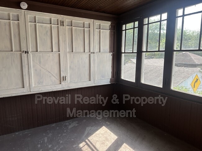 Building Photo - 127 Regan St