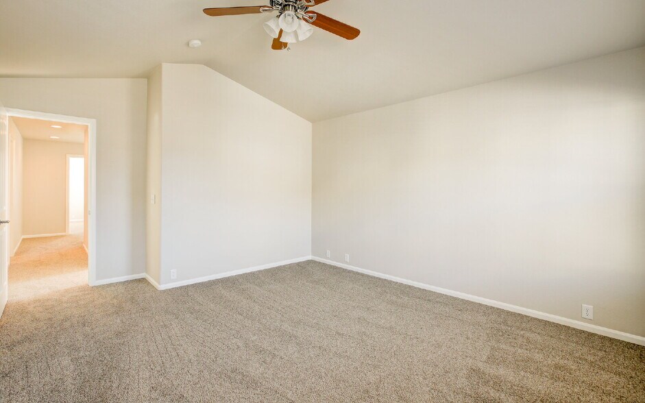 Building Photo - Granite Kitchen, Central AC, Oversized Gar...