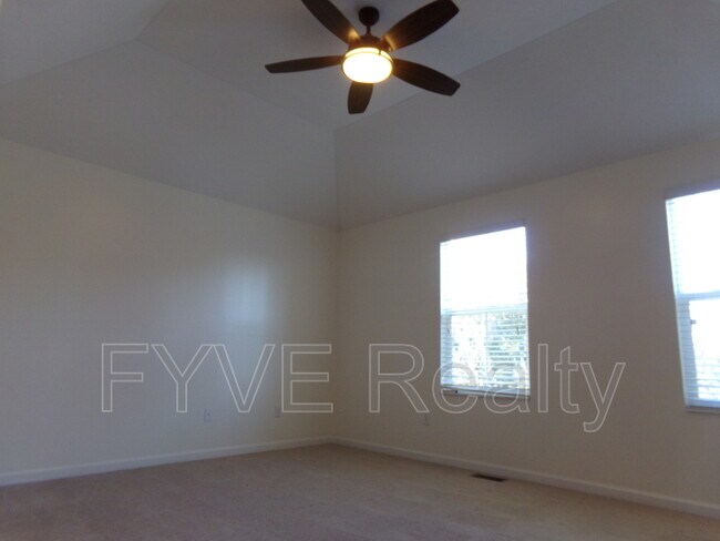 Building Photo - 467 Westgreen Ln