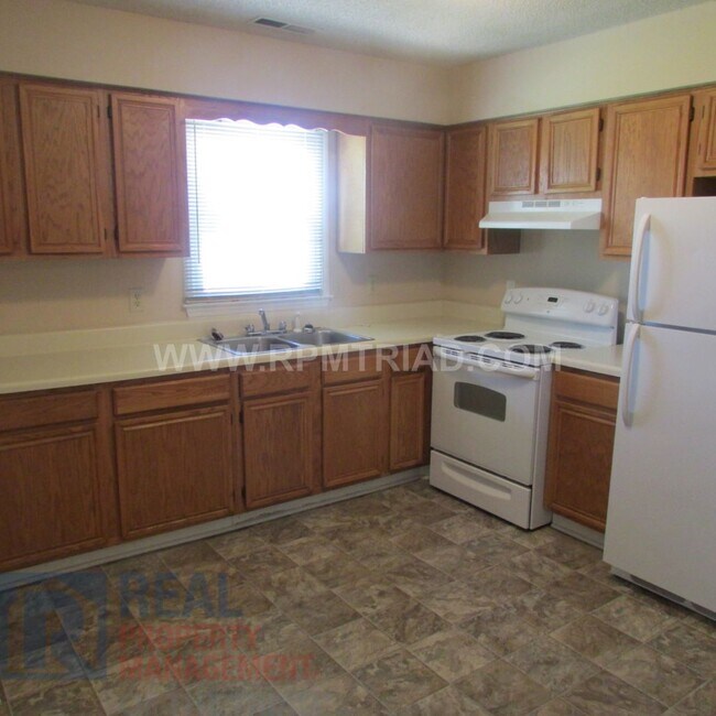 Building Photo - 1705 10th St