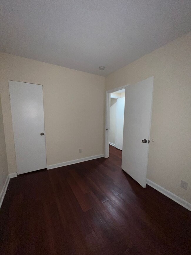 Building Photo - 1423 W Fayette St