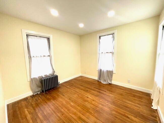 Building Photo - 88 E Pearl St