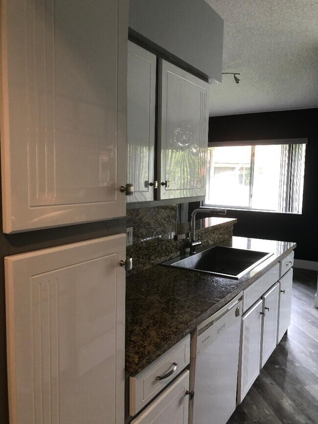 Building Photo - 9322 NW 9th Pl