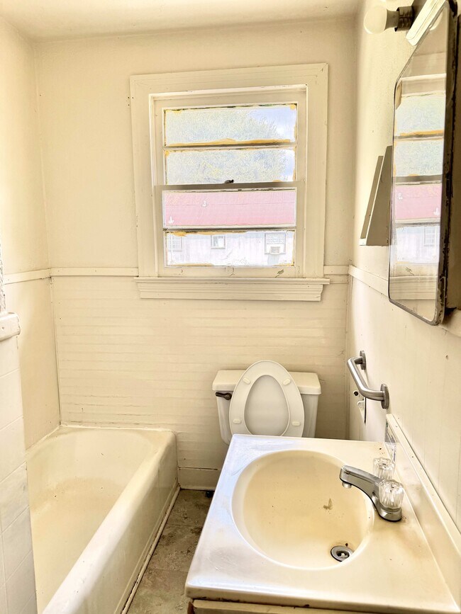 Building Photo - 867 N 39th St