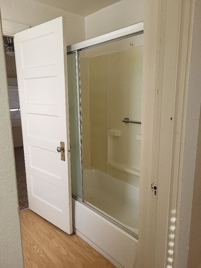 Building Photo - 4381/2 14th St - 2BR house behind Victorian Square in Sparks