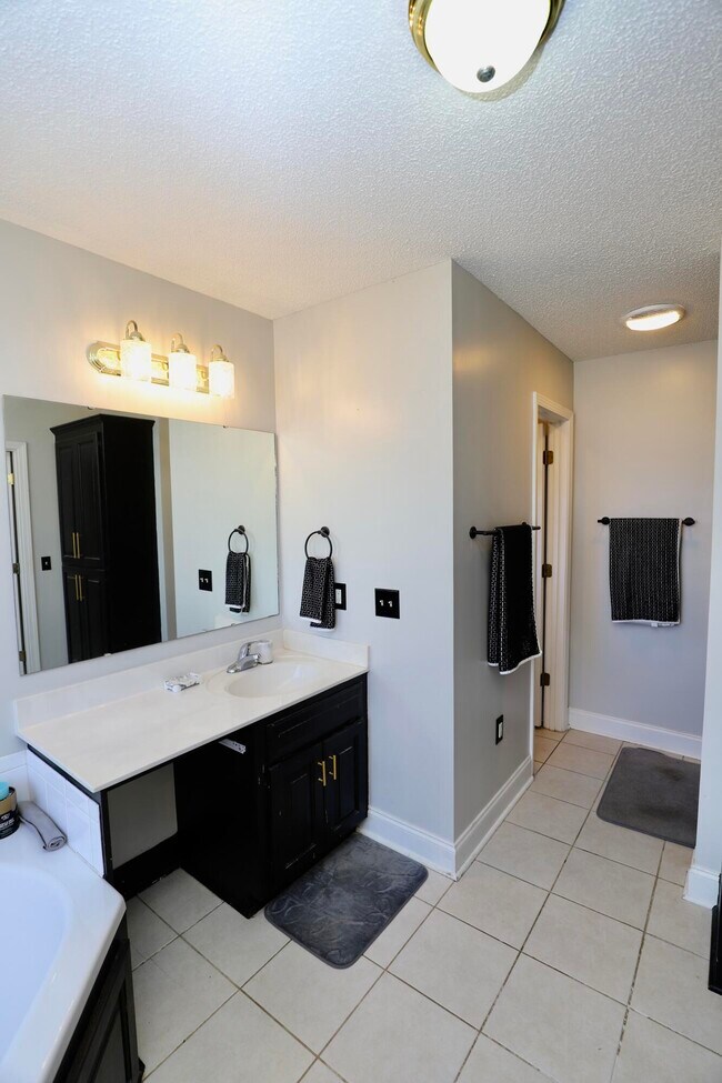 Building Photo - 3245 Arborwood Dr