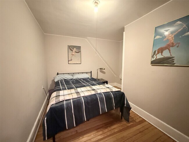 Building Photo - 498 Grand Ave