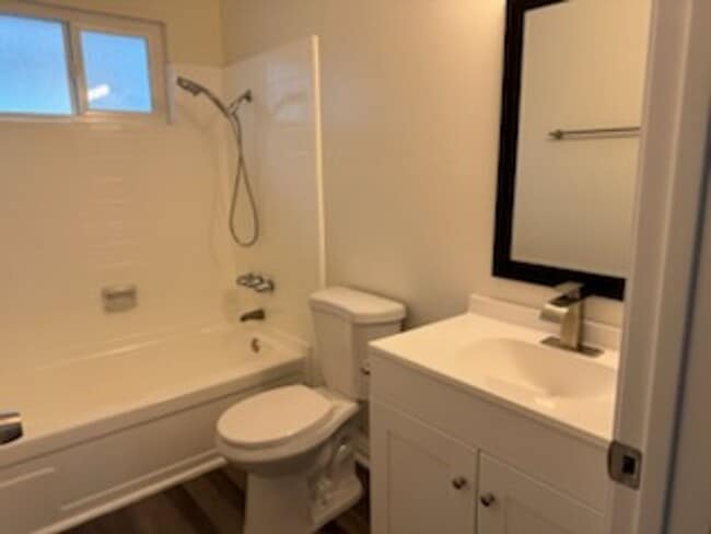 Building Photo - Fully Renovated 2-Bedroom Condo in Highlan...