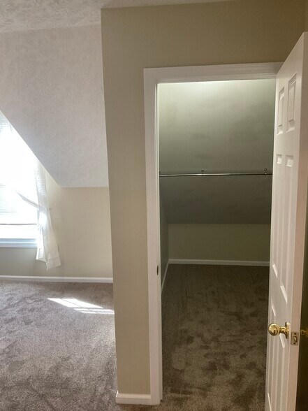 Building Photo - 114 Sutherland Dr