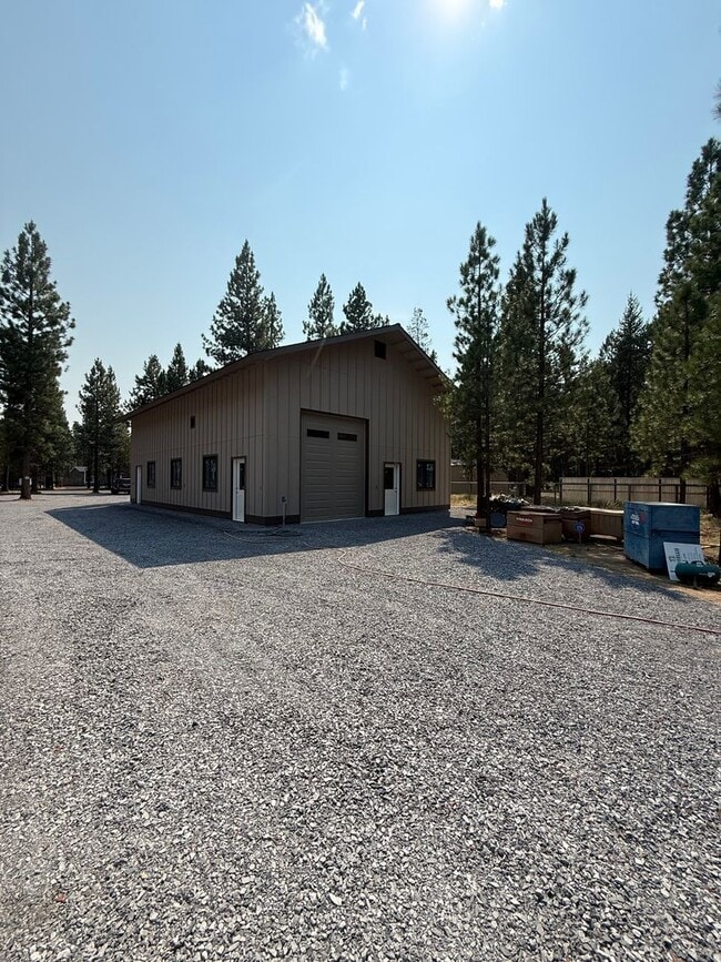 Building Photo - 153550 Little River Loop