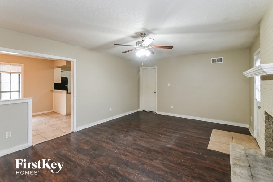 Building Photo - 4266 Crump Rd