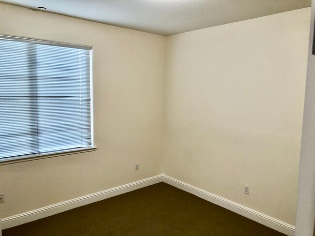 Building Photo - COMING SOON! Huge bi-level 3 bedroom 2.5 b...