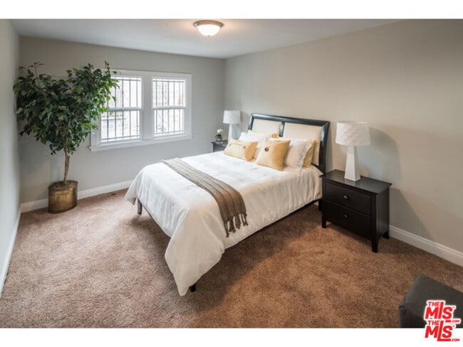 Building Photo - 705 N Dillon St