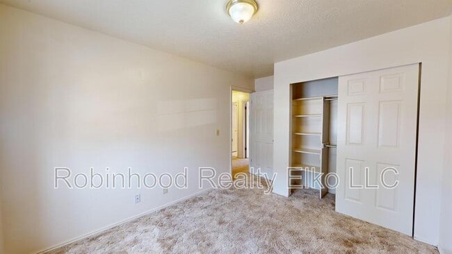 Building Photo - 2316 Sierra Dr