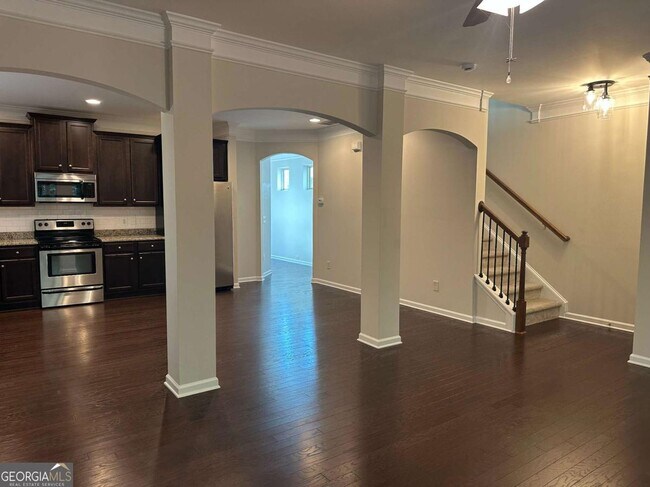 Building Photo - 403 Village View