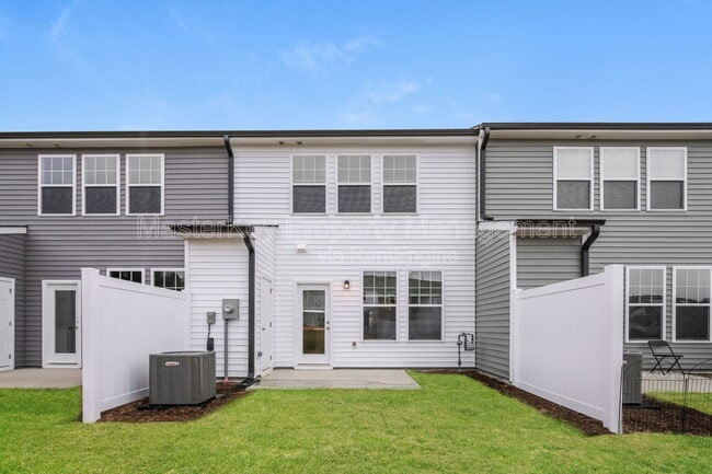 Building Photo - 22 Anastasia St