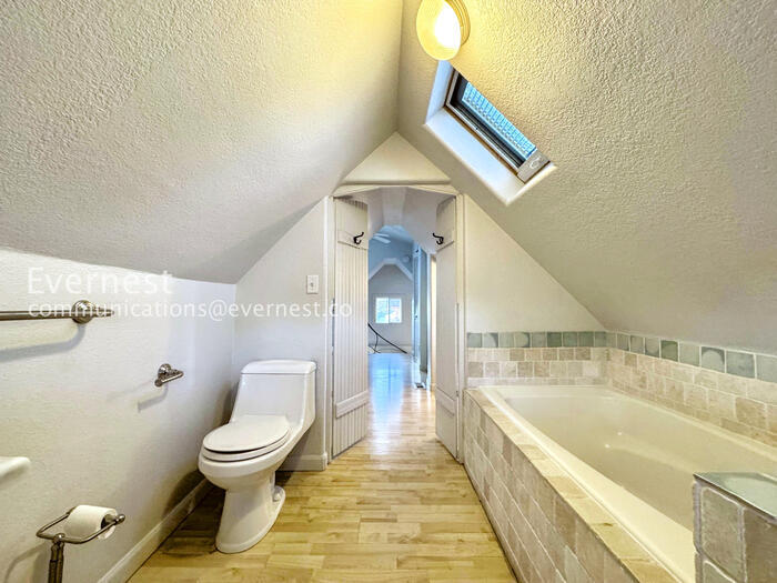 Building Photo - 4118 Wyandot St