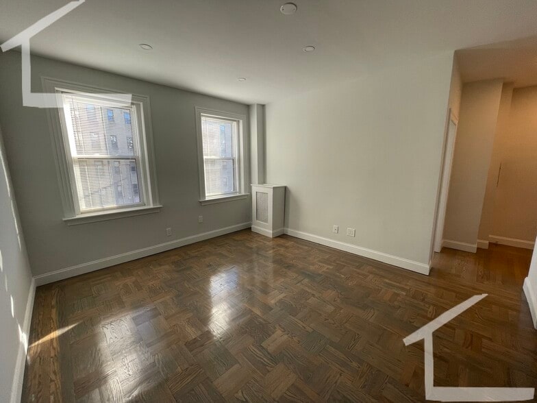 Building Photo - 20 Queensberry St