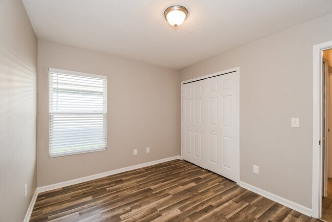 Building Photo - 574 S Aberdeenshire Dr