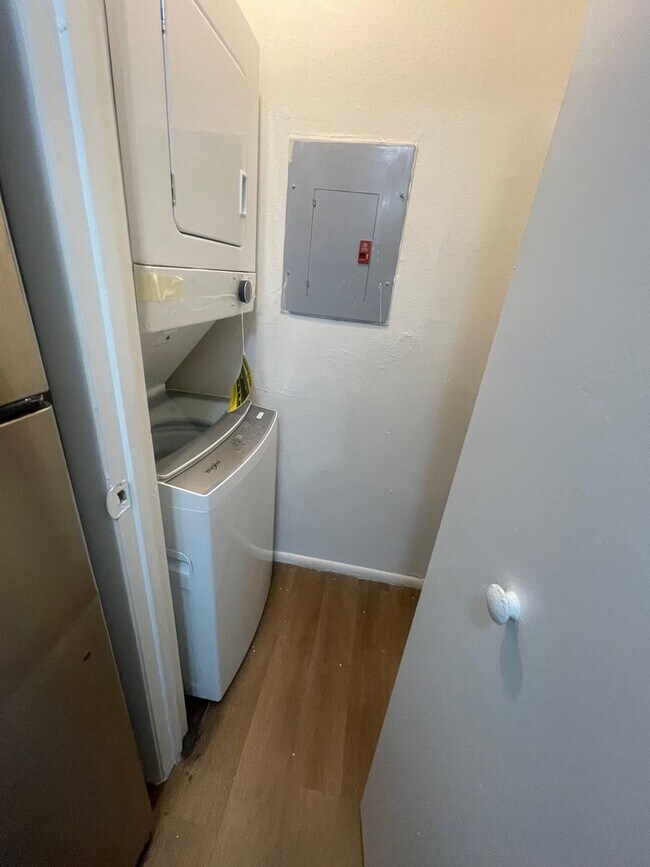 Building Photo - 1 Bed / 1 Bath Condo in Gated Comm. In Altamonte Springs, Available Now!!