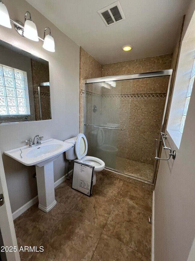 Building Photo - 233 E Huntington Dr