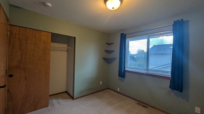 Building Photo - 17180 Sawyer St SE