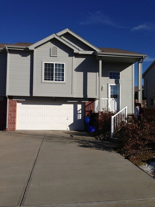 Primary Photo - Beautifully Updated Papillion Townhome Nea...