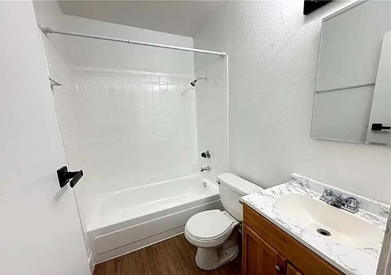 Building Photo - 4750 Thunderbolt Ave