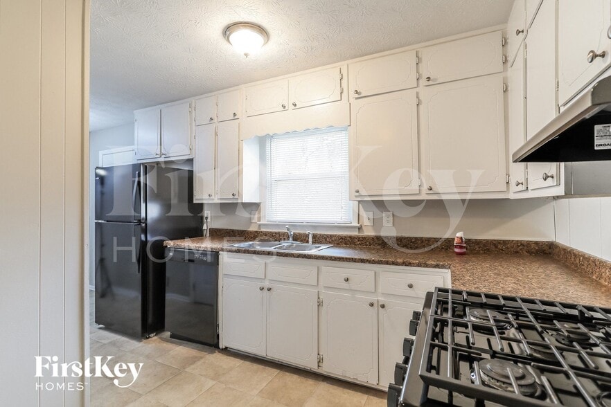 Building Photo - 2306 Wisteria Dr SW