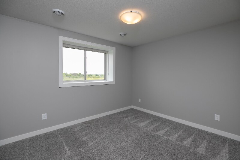 Building Photo - 2116 Twiggy Dr NE