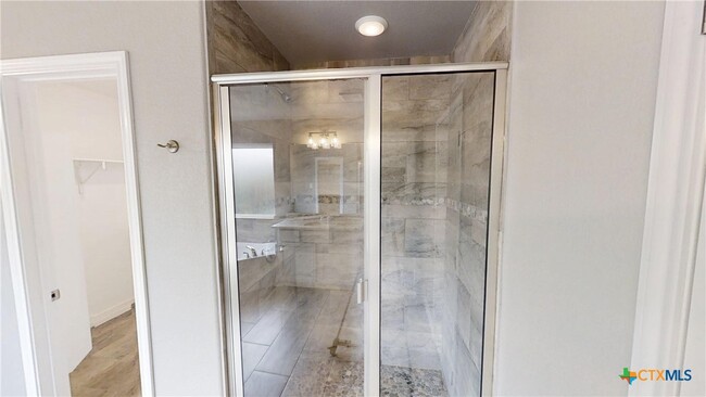 Building Photo - 809 Holliday Dr