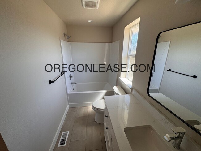 Building Photo - Spacious 4-Bedroom Home in Thurston Area –...