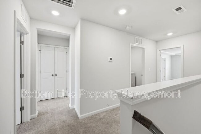 Building Photo - 5038 Kota St