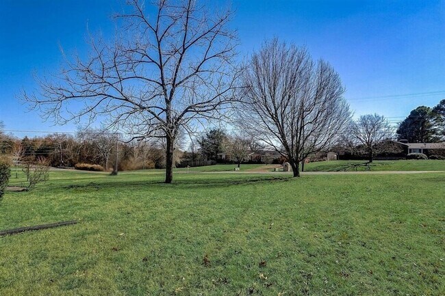 Building Photo - 1511 Stewarts Ferry Pike