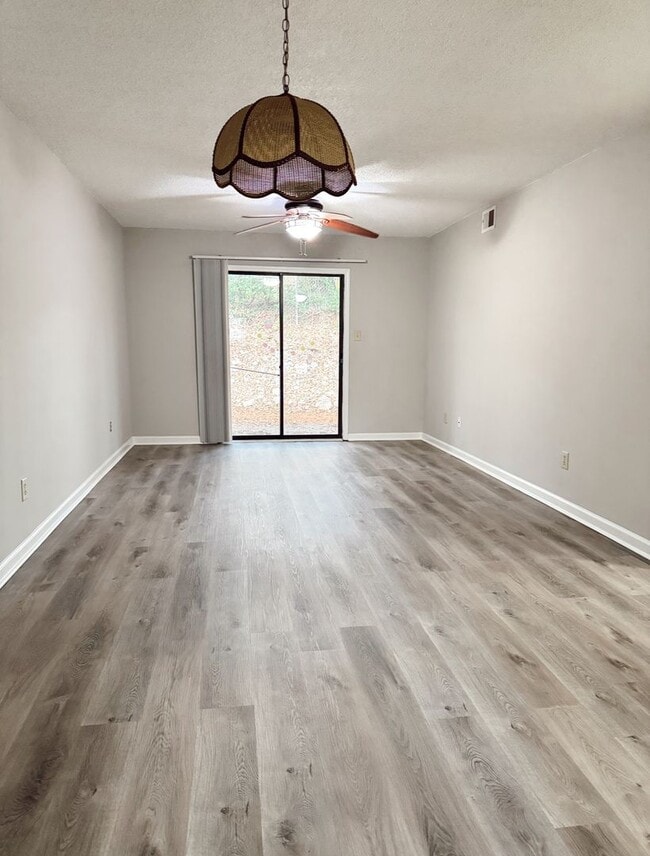 Building Photo - For Lease: Charming 2 Bedroom, 1 Bath Condo in Winfield Chase