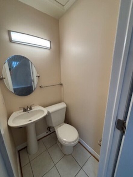 Building Photo - 212 S Loudon Ave